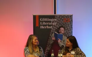 Dr. Ursina Donatsch und Madita Oeming beim Literaturherbst in der PFH