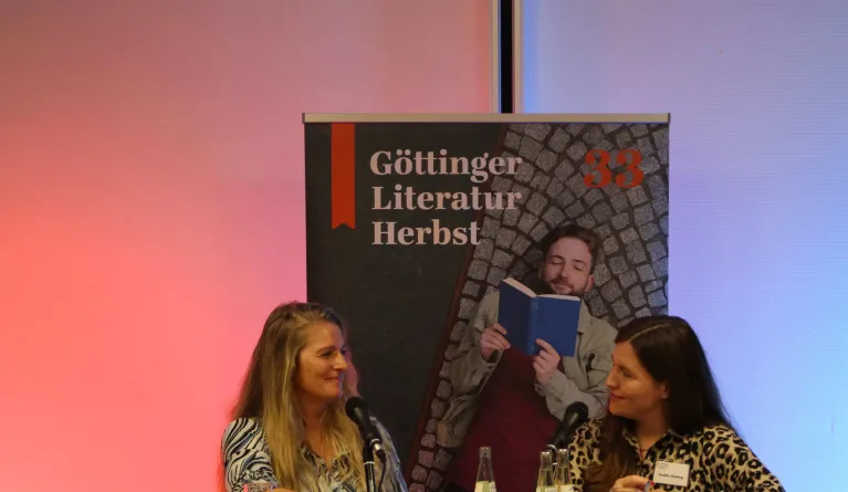 Dr. Ursina Donatsch und Madita Oeming beim Literaturherbst in der PFH